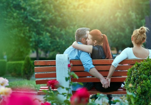 Anzeichen und erklärung, was micro cheating ist